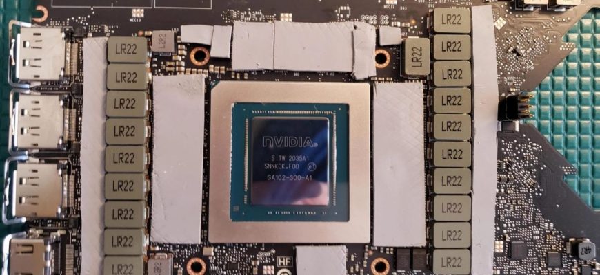 Владелец GeForce RTX 3080 Ti пожаловался на перегрев памяти — только бы не напальчник