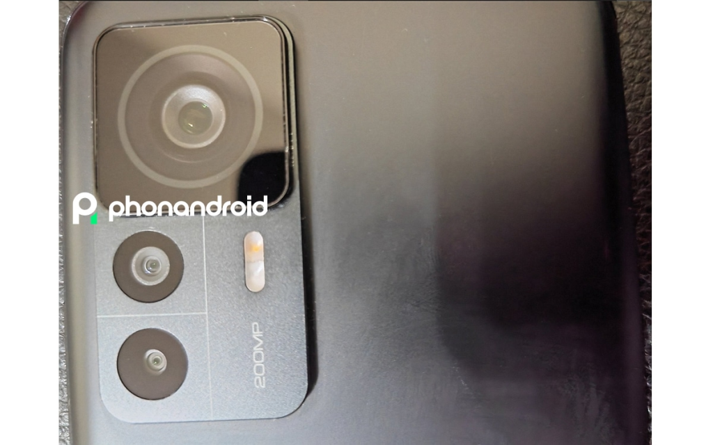 Xiaomi 12T Pro с 200-мегапиксельной камерой показали на «живом» снимке