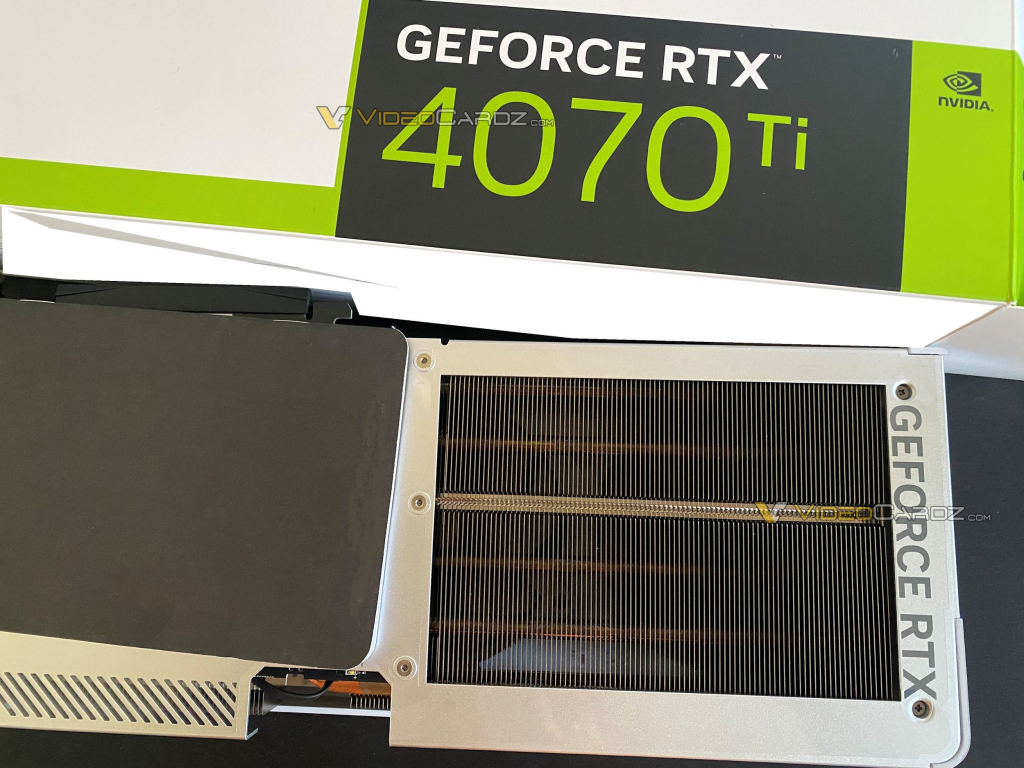В сети появились «живые» фото видеокарты GIGABYTE GeForce RTX 4070 Ti AERO